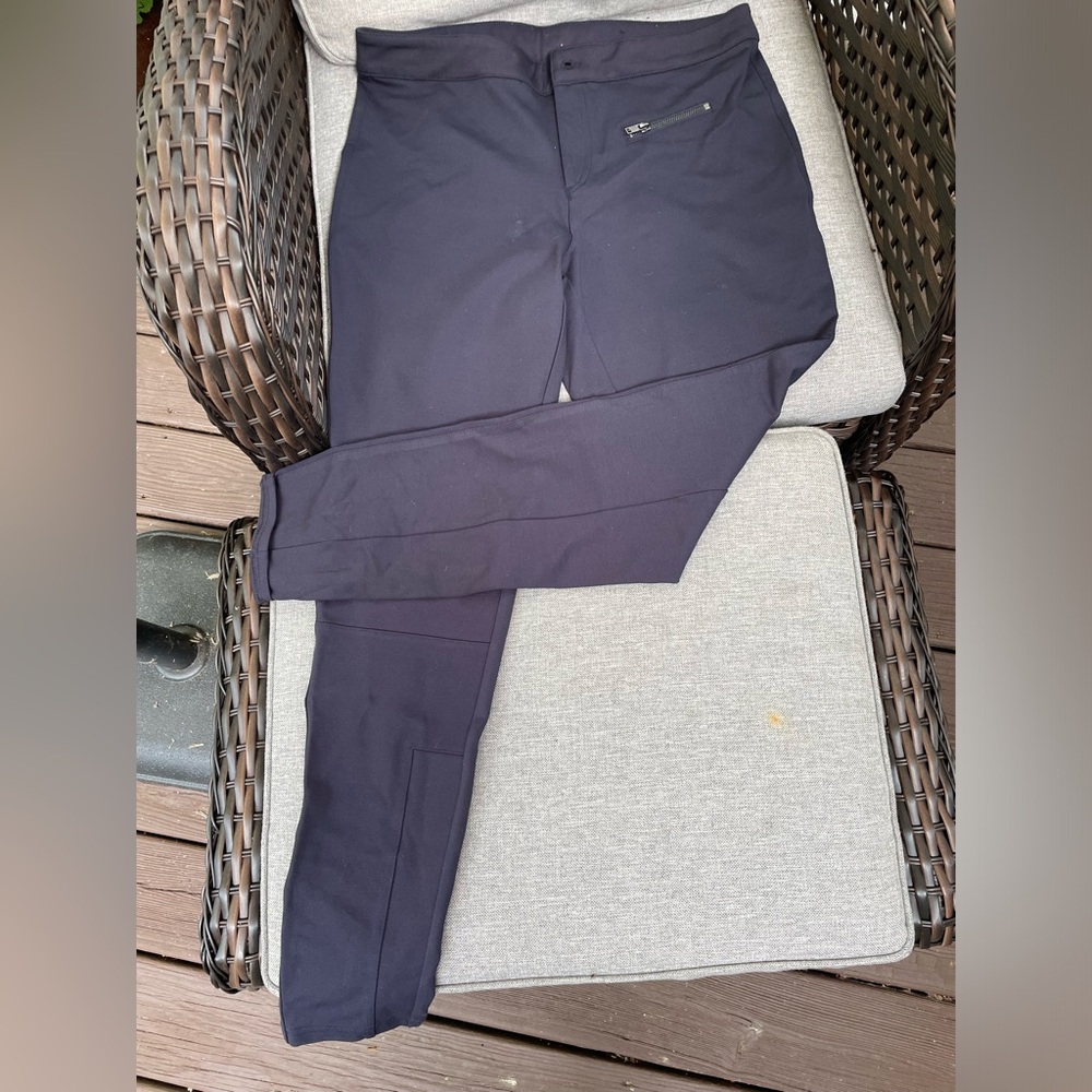 women’s basic additions very good condition with a good amount of stretch.